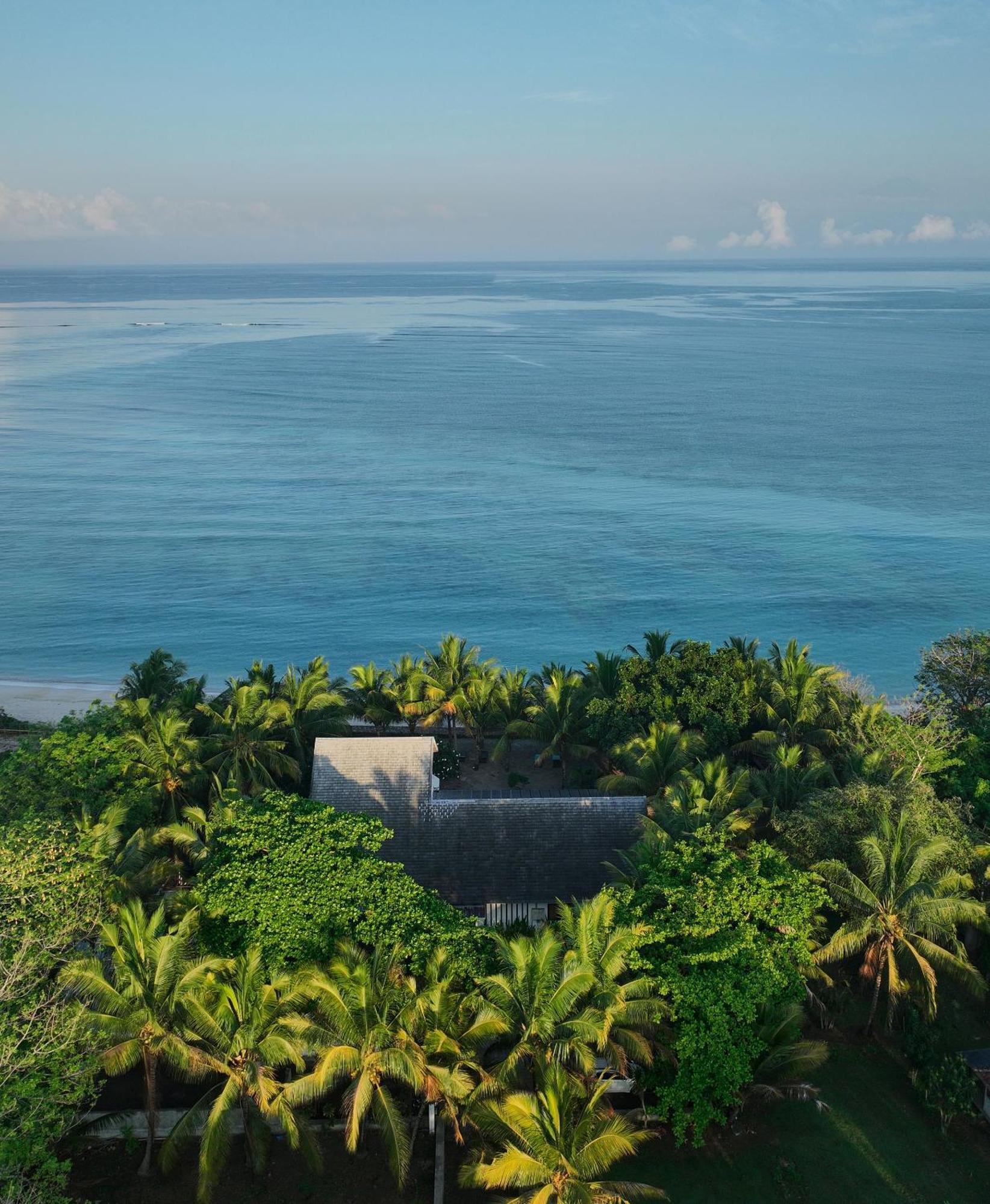 Myamo Beach Lodge Jereweh Exterior photo