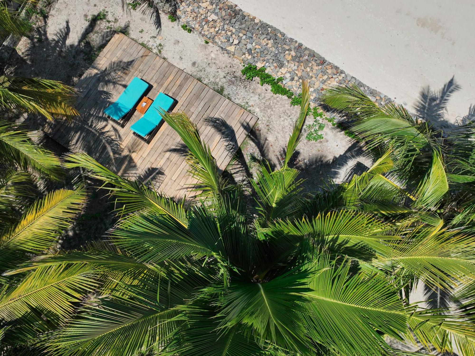 Myamo Beach Lodge Jereweh Exterior photo